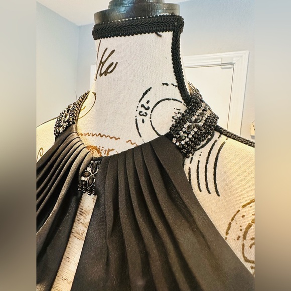 Chic Floral A-Line Party Dress in Black and Pink - Picture 4 of 16